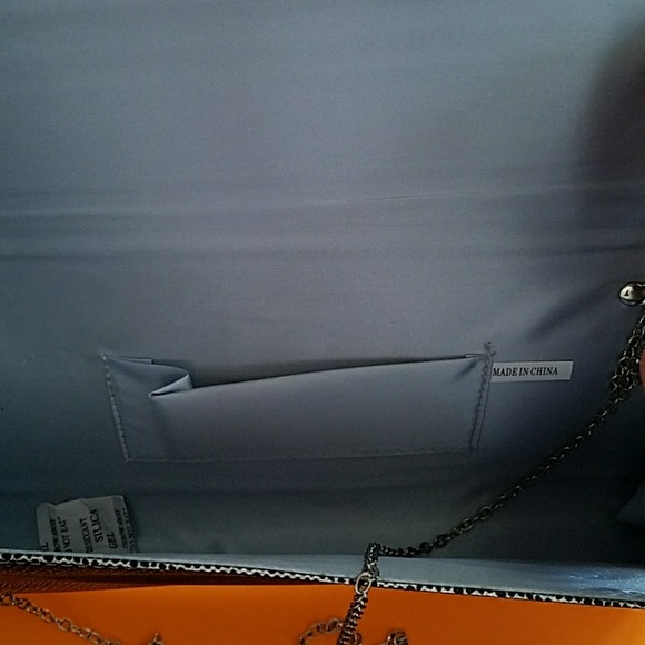 NWT SILVER CLUTCH BAG - Picture 3 of 6